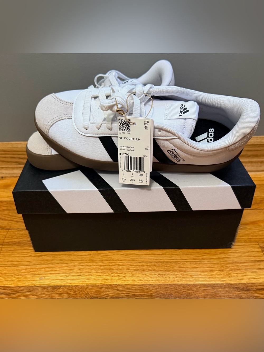 *NWT* Adidas VL Court 3.0 Women’s White and Black Sneakers